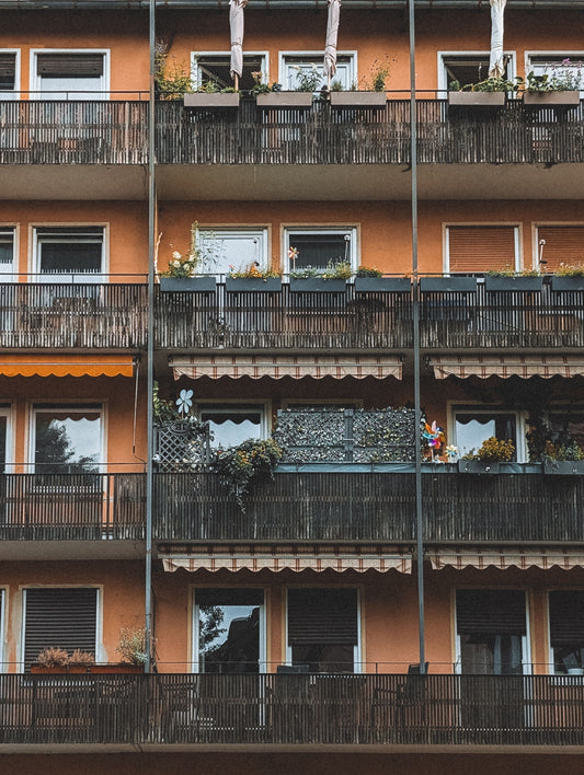 Balcon, terrasse, rebord de fenêtre : quelles différences et usages ?